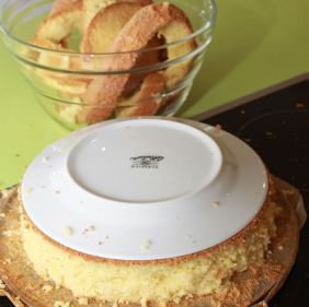 Monstertorte Boden wird gestürzt